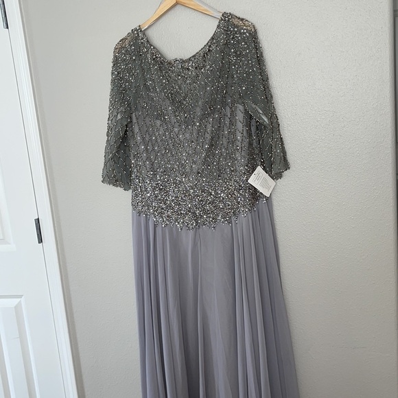 Elegant Gray Maxi Dress - Picture 9 of 16